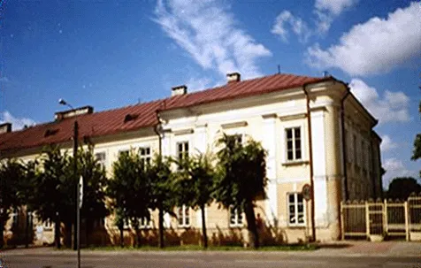 Budynek Szkoły Podstawowej nr 9 — dawne Polskie Gimnazjum Żeńskie w Suwałkach