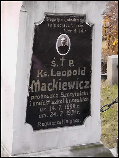 Nagrobek ks. Leopolda Mackiewicza