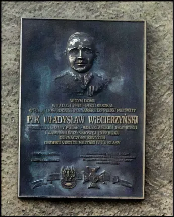Tablica pamiątkowa na domu Wiecierzyńskich w Lesznie