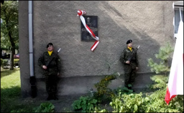 Warta honorowa przy domu i przy grobie Wiecierzyńskich