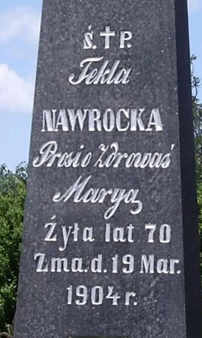 Pomnik Tekli w Suwałkach — data zgonu 1905, na pomniku błędnie 1904